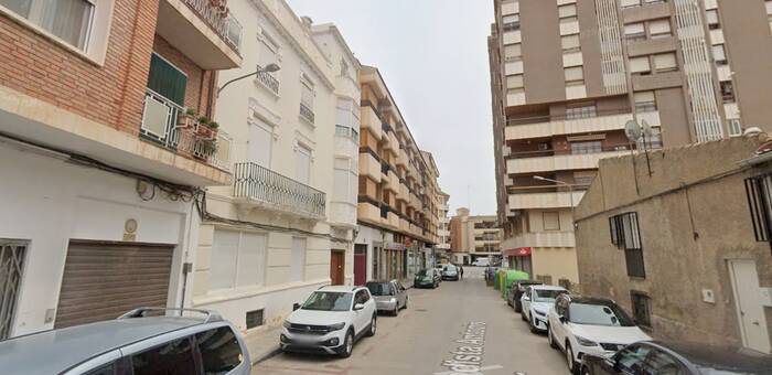 Dos heridos leves por inhalación de humo en un incendio doméstico en Hellín