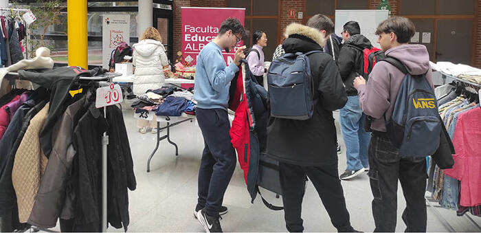 Un mercadillo de la UCLM en Albacete fomenta la sostenibilidad y la responsabilidad social en el estudiantado