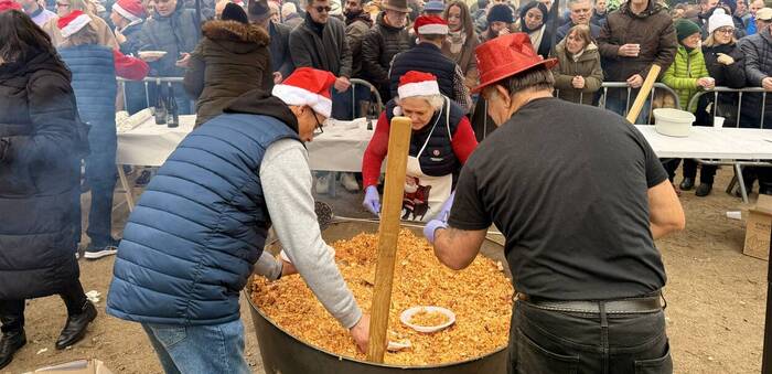 Los ciudadrealeños despiden el año comiendo migas y gachas en el Parque de Gasset