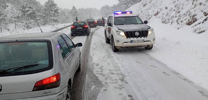 La nieve provoca cortes totales y restricciones en las carreteras de montaña de la Sierra de Albacete