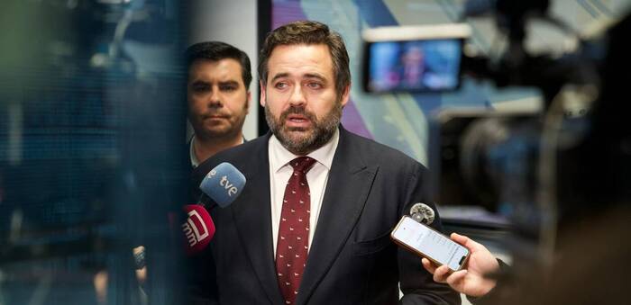 Núñez aboga por una bajada de impuestos y menos burocracia para impulsar las pymes castellano-manchegas