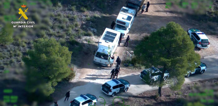 La Guardia Civil detiene a 63 personas tras la macrofiesta ilegal del Cenajo y los disturbios contra agentes