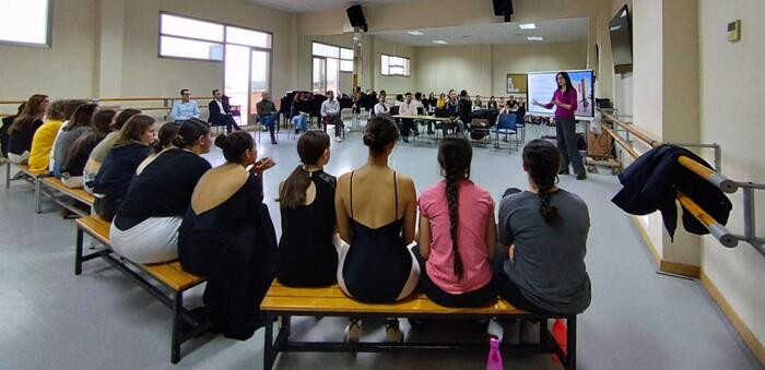 25 alumnos de danza podrán formarse en el parque Puy du Fou España