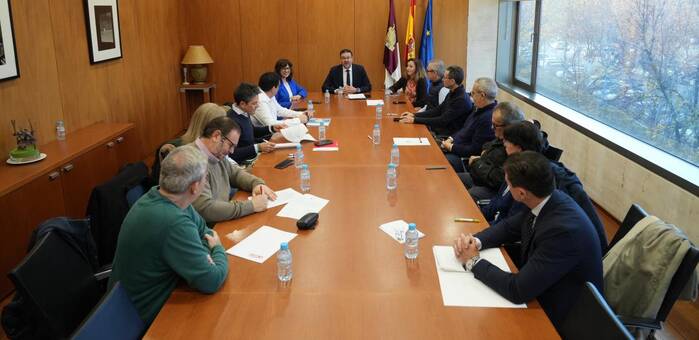 Gobierno regional y sector educativo firman un acuerdo para jubilaciones parciales del profesorado concertado