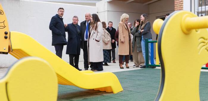 Castilla-La Mancha formará a 10.000 docentes en el uso de paneles digitales con una inversión de 530.000 euros