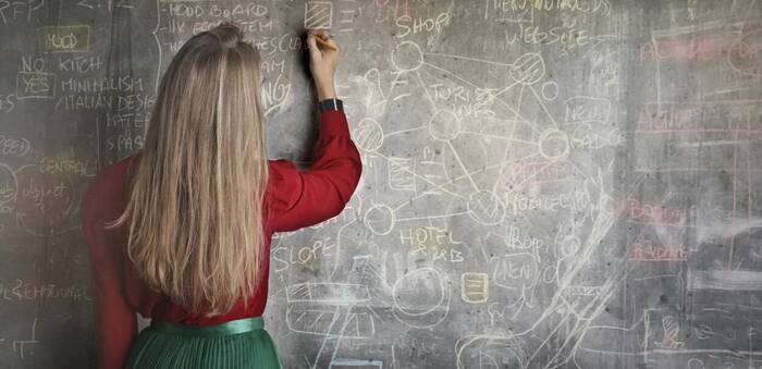 Castilla-La Mancha forma a más de 2.500 docentes en bienestar socioemocional para las aulas