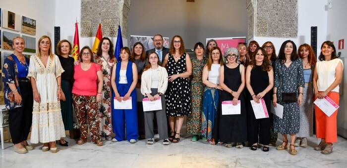 Los XII Premios 'Amalia Avia' cierran candidaturas el 19 de febrero para visibilizar a mujeres artistas de la región