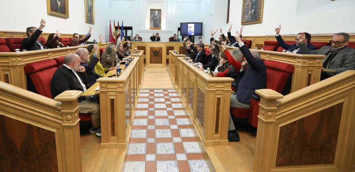 El Pleno municipal de Toledo aprueba las distinciones del Día de San Ildefonso con el apoyo de PP, VOX y PSOE