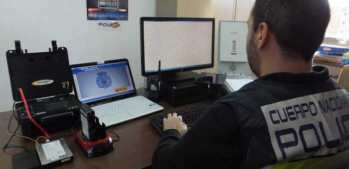 La Policía Nacional detiene a tres personas en un macrooperativo internacional contra los pedófilos en la Red
