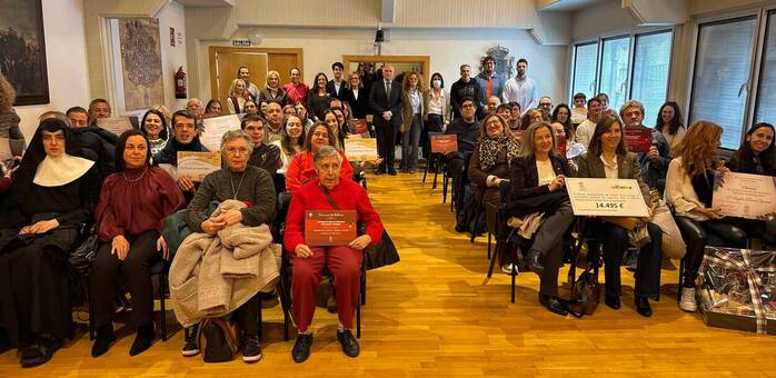 El Ayuntamiento de Ciudad Real entrega los premios de los Concursos de Belenes y Fachadas Navideñas y dona 14.495 euros a Cáritas