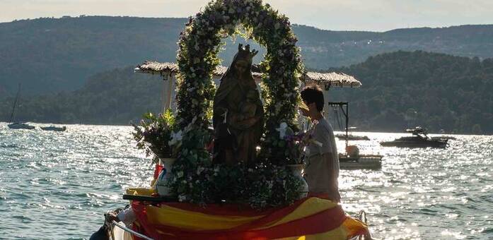 La Virgen del Carmen navega en Entrepeñas con el embalse al 80% de capacidad