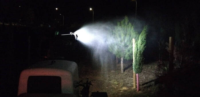 Azuqueca de Henares aplica un tratamiento nocturno contra la procesionaria del pino para prevenir riesgos sanitarios