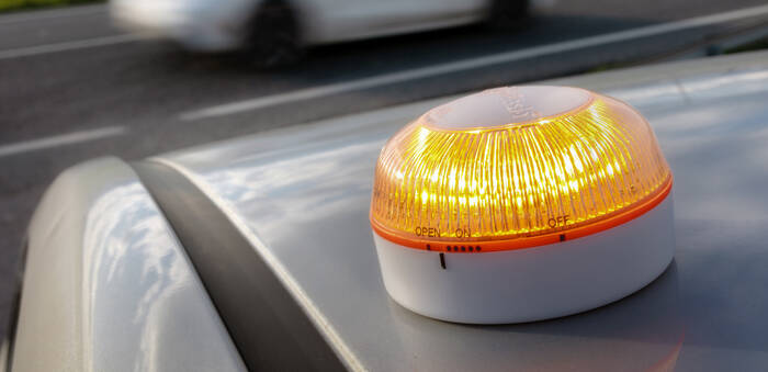 La DGT publica una instrucción para clarificar el uso de la señal V-16 en la circulación internacional