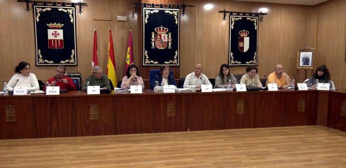 Villarrubia de los Ojos aprueba moratoria del canon del agua y debate la tasa de basuras en un pleno marcado por la tensión política
