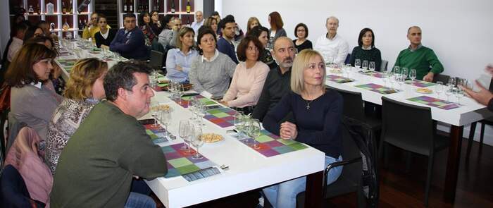 La cata de vino y cine ‘Experiencias’ de La Solana congregó a 38 personas en La Casota
