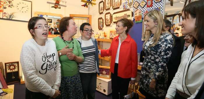 Imagen: La consejera de Bienestar Social destaca el trabajo artesano de las personas con discapacidad como “valor imprescindible” para su integración social