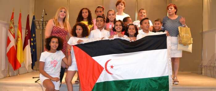 La alcaldesa de Alcázar recibió a los niños sahararuis que pasarán el verano en la localidad