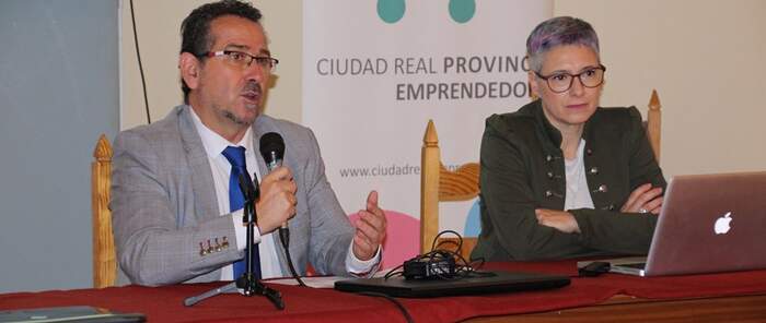 AJE y Ayuntamiento de La Solana promocionan el autoempleo como alternativa laboral 