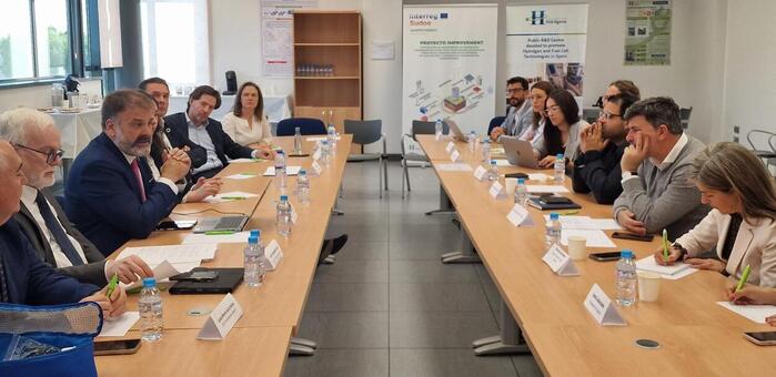 El Gobierno de Castilla-La Mancha pone en valor el CNH2 como un referente mundial en I+D+i para el desarrollo de las tecnologías del hidrógeno renovable