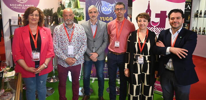 La alcaldesa de Socuéllamos, Elena García, presenta la carrera Yugo10K en Fenavin