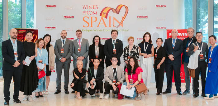 Valverde explica a importadores vietnamitas en Ho Chi Minh por qué FENAVIN es la feria del vino español más importante del mundo