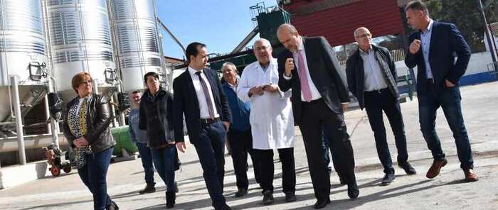 La Junta espera concluir en mayo la nueva iluminación de los molinos de viento de Herencia