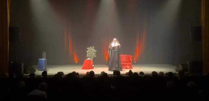 Llega este sábado a Valdepeñas la función ‘Hermana Mayor’ de Xenon Spain, para arrancar las risas en el Orgullo