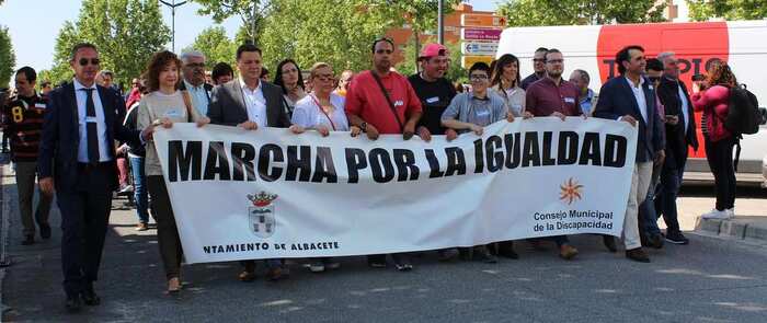 Manuel Serrano destaca la gran labor que realiza el tejido asociativo de Albacete para conseguir la igualdad real en derechos, servicios y recursos