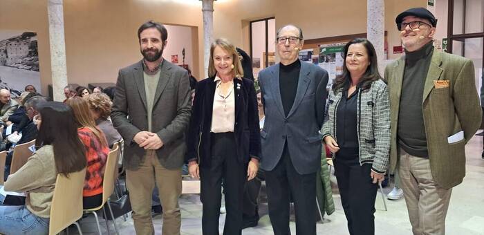 "Lo importante es ser honesto y recuperar el amor por la pintura", afirma Canogar en la UCLM