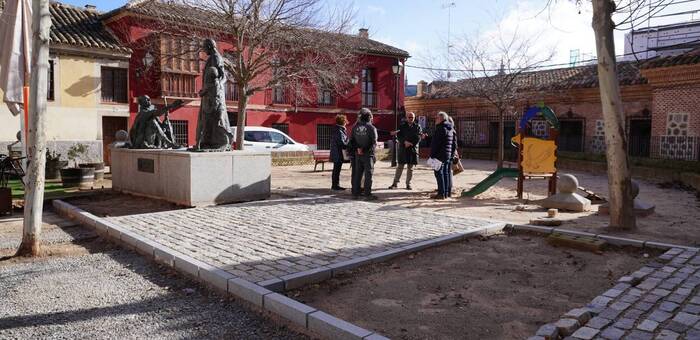 Se reanudan los trabajos en la plaza Padre Juan de Mariana, que será accesible, contará con más árboles y una nueva zona de juegos infantiles