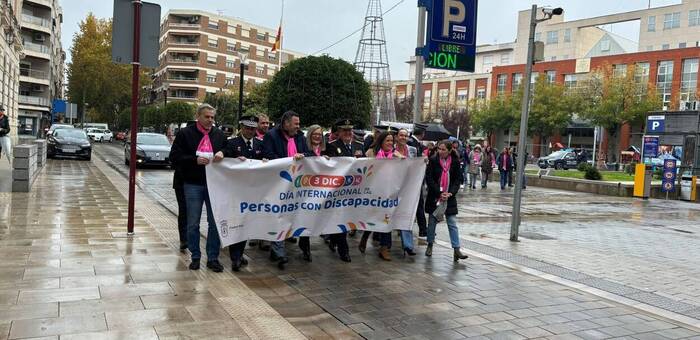 Cientos de vecinos arropan en Ciudad Real la marcha “Nos movemos por la discapacidad"
