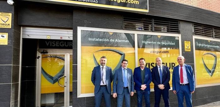 El subdelegado del Gobierno visita Visegur y pone en valor la aportación de la seguridad privada a la seguridad y al empleo en la provincia