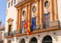 Almodóvar del Campo decreta declaración municipal de luto oficial y establece que las banderas ondeen a media asta