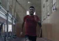 El ciudadrealeño "Chiqui" Pérez protagoniza el vídeo de Cárnicas Serrano con motivo del Maratón y Medio Maratón de Valencia